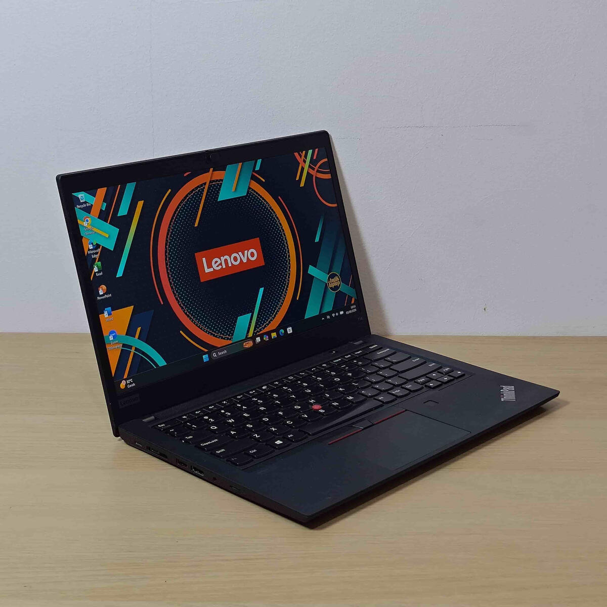 T14 G1 Depan Kiri Butik Laptop