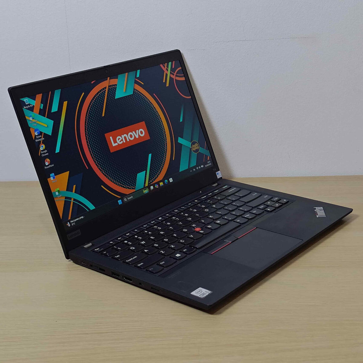 T14 G1 Depan Kiri Butik Laptop