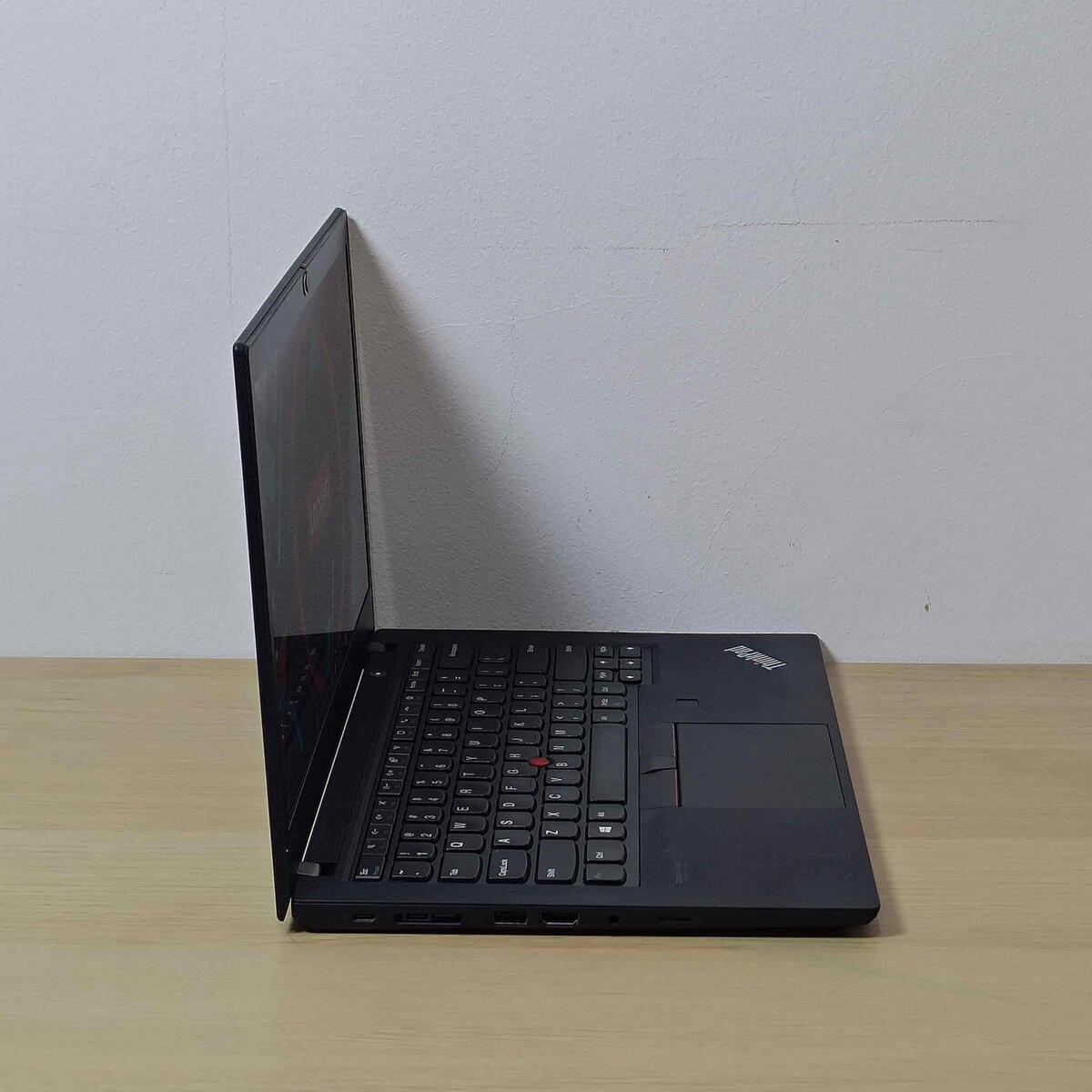 T14 G1 Samping Kiri T14 G1 Samping Kiri Butik Laptop