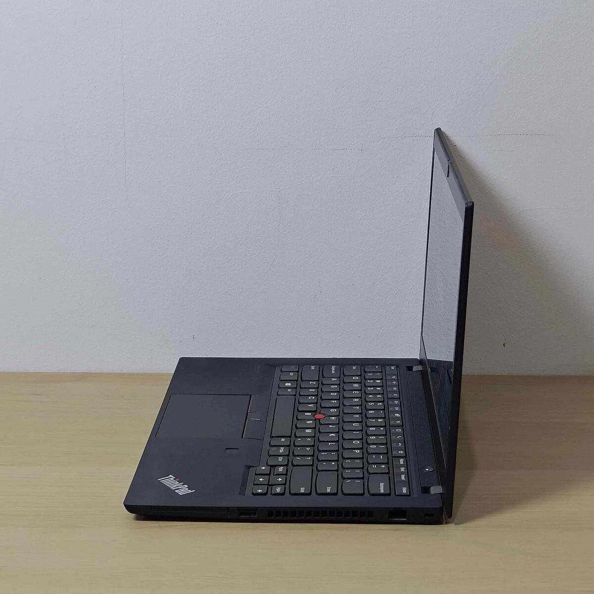 T14 G1 Samping Kanan Butik Laptop